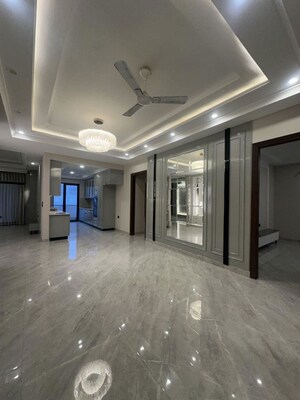 Parking in 3 BHK Builder Floor at Sector 22 – for Rent