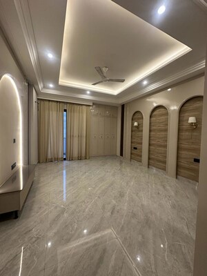 Building Lobby in 3 BHK Builder Floor at Sector 22 – for Rent