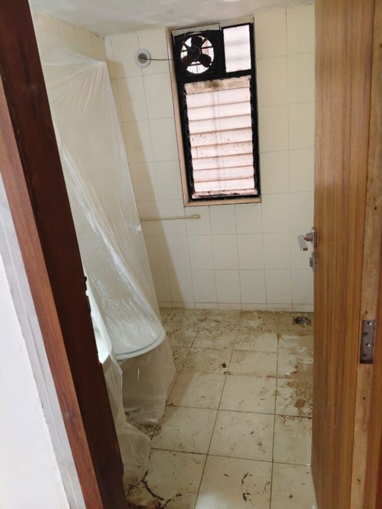 Bathroom, shirine-garden-co-operative-housing-society-ltd 3 Bedroom 1100 Sq.Ft. Apartment In Aundh Pune 10695527