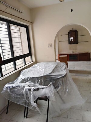 Team Area in 3 BHK Apartment at Shirine Garden Co Operative Housing Society Ltd, Aundh – for Rent