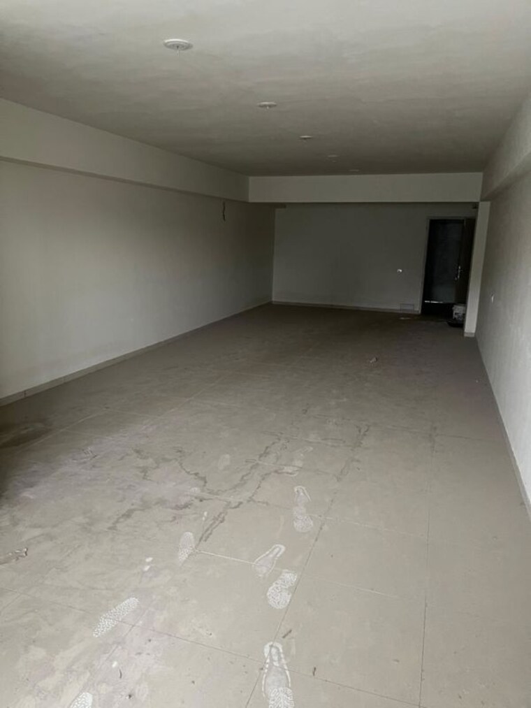 Room, satellite Commercial Office Space 1180 Sq.Ft. In Satellite Ahmedabad 10695577