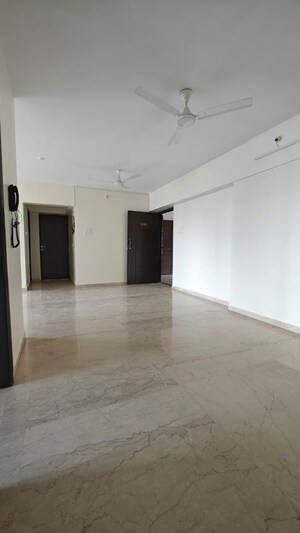Room in 3 BHK Apartment at Ekta Tripolis, Goregaon West – for Sale