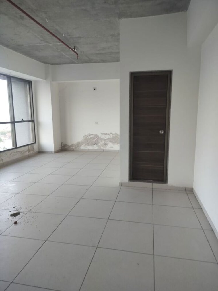 Room, science city Commercial Office Space 778 Sq.Ft. In Science City Ahmedabad 10695610