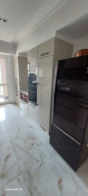 Bathroom in 3.5 BHK Apartment at DLF Park Place, Sector 54 – for Rent