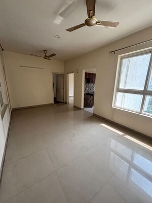Room in 3 BHK Apartment at Mapsko Paradise, Sector 83 – for Sale