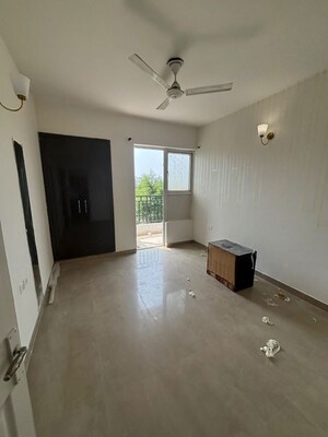 Room in 3 BHK Apartment at Mapsko Paradise, Sector 83 – for Sale