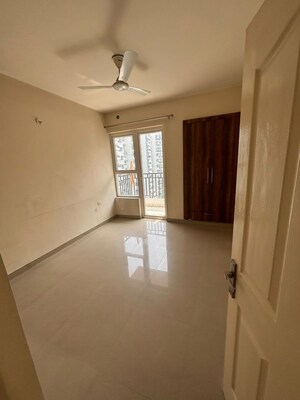 Room in 3 BHK Apartment at Mapsko Paradise, Sector 83 – for Sale
