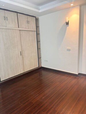 Room in 3 BHK Builder Floor at Kailash Colony – for Rent