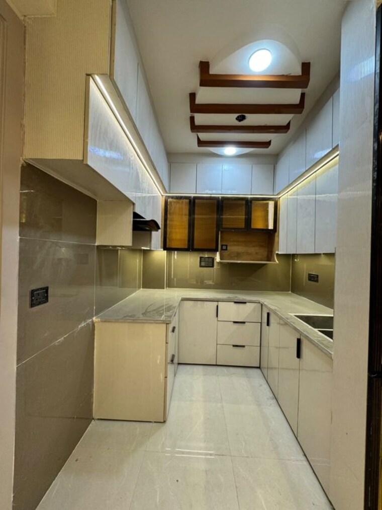 Kitchen, dwarka mor 3 Bedroom 90 Sq.Yd. Builder Floor In Dwarka Mor Delhi 10695667