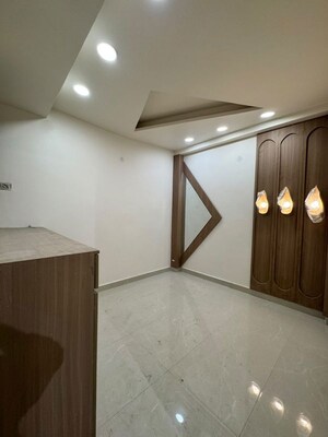 Room in 3 BHK Builder Floor at Dwarka Mor – for Sale
