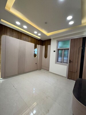 Room in 3 BHK Builder Floor at Dwarka Mor – for Sale