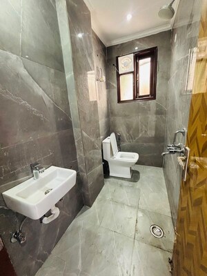 Bathroom in 1 BHK Apartment at Saket – for Rent