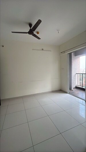 Room in 3 BHK Apartment at Godrej Green Cove, Mahalunge – for Rent
