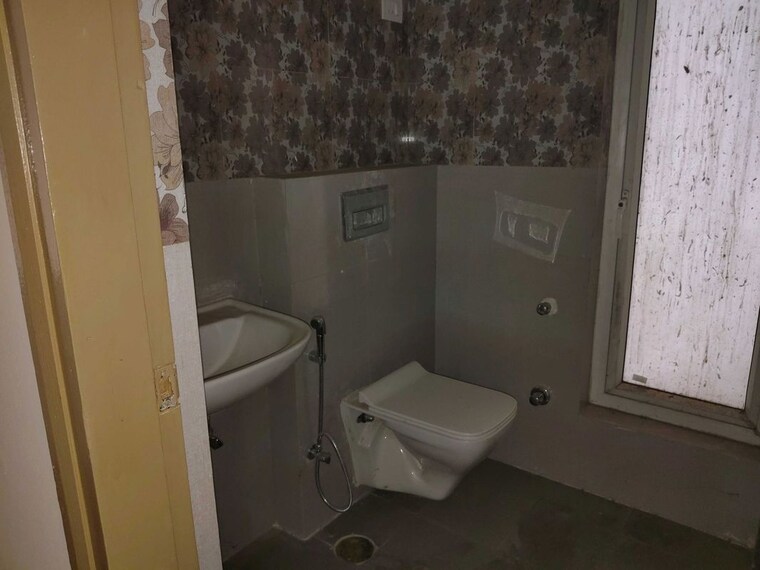 Bathroom, sector 21 3 Bedroom 1600 Sq.Ft. Builder Floor In Sector 21 Gurgaon 10695720