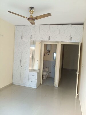 Room in 2.5 BHK Apartment at Emaar Emerald Estate, Sector 65 – for Rent