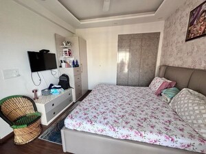 Bedroom in 2 BHK Builder Floor at Sector 21 – for Rent