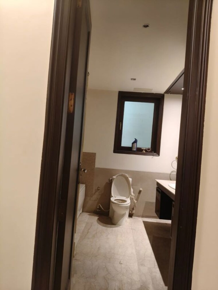 Bathroom, safdarjung enclave 3 Bedroom 300 Sq.Ft. Builder Floor In Safdarjung Enclave Delhi 10695749