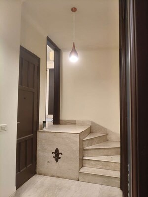 Room in 3 BHK Builder Floor at Safdarjung Enclave – for Rent