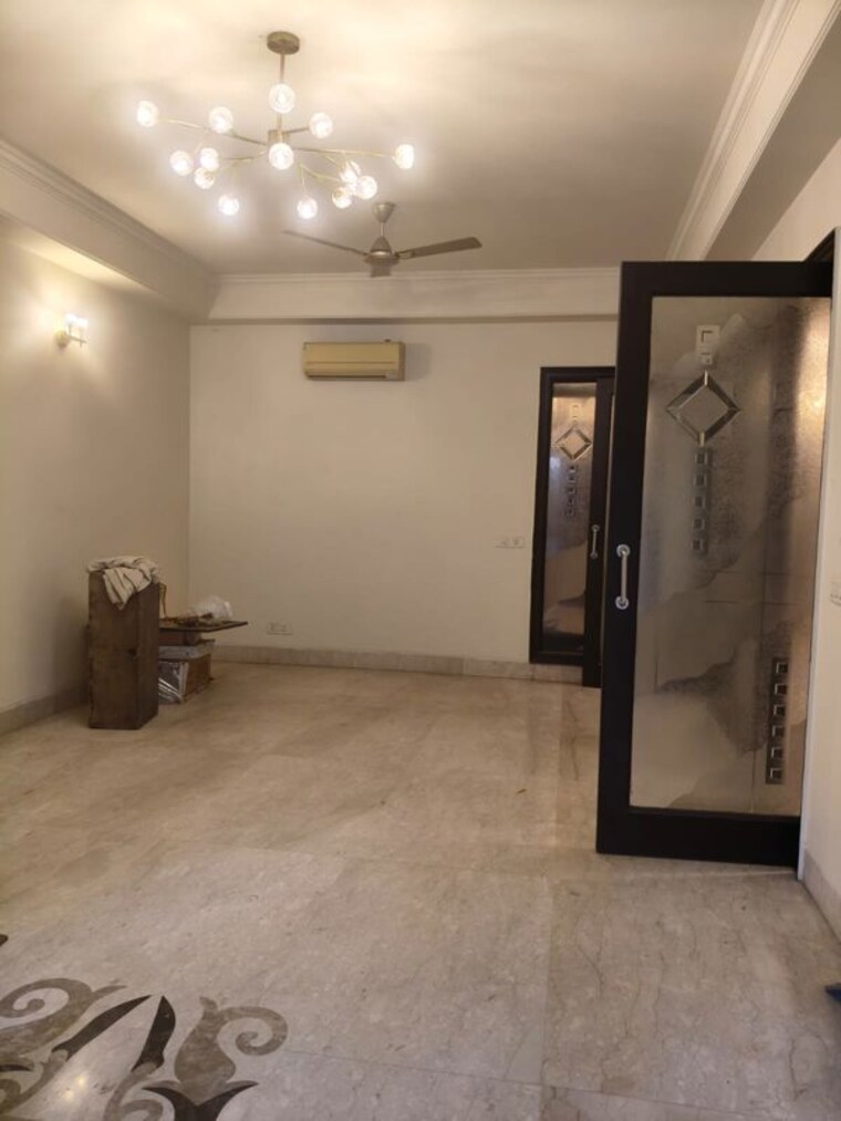 Room, safdarjung enclave 3 Bedroom 300 Sq.Ft. Builder Floor In Safdarjung Enclave Delhi 10695749