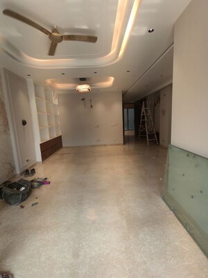 Parking in 3 BHK Builder Floor at RWA Residential Society Sector 46, Sector 46 – for Sale
