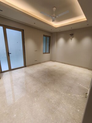 Room in 3 BHK Builder Floor at RWA Residential Society Sector 46, Sector 46 – for Sale