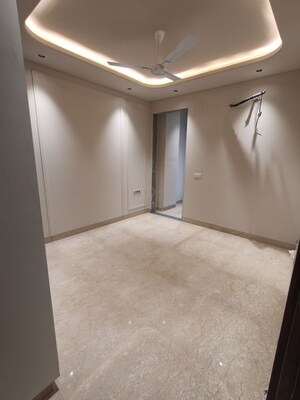 Room in 3 BHK Builder Floor at RWA Residential Society Sector 46, Sector 46 – for Sale