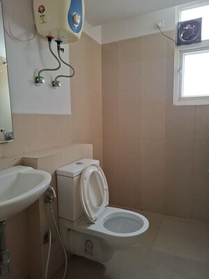 Washroom in 5 BHK Apartment at Emaar Emerald Floors Premier, Sector 65 – for Rent