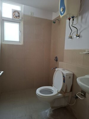 Bathroom in 5 BHK Apartment at Emaar Emerald Floors Premier, Sector 65 – for Rent