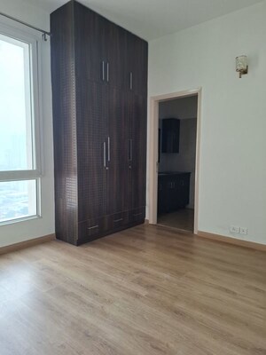 Furnished Amenities in 5 BHK Apartment at Emaar Emerald Floors Premier, Sector 65 – for Rent