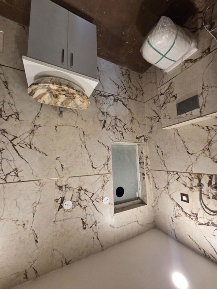 Bathroom, sector 21 3 Bedroom 1600 Sq.Ft. Builder Floor In Sector 21 Gurgaon 10695820