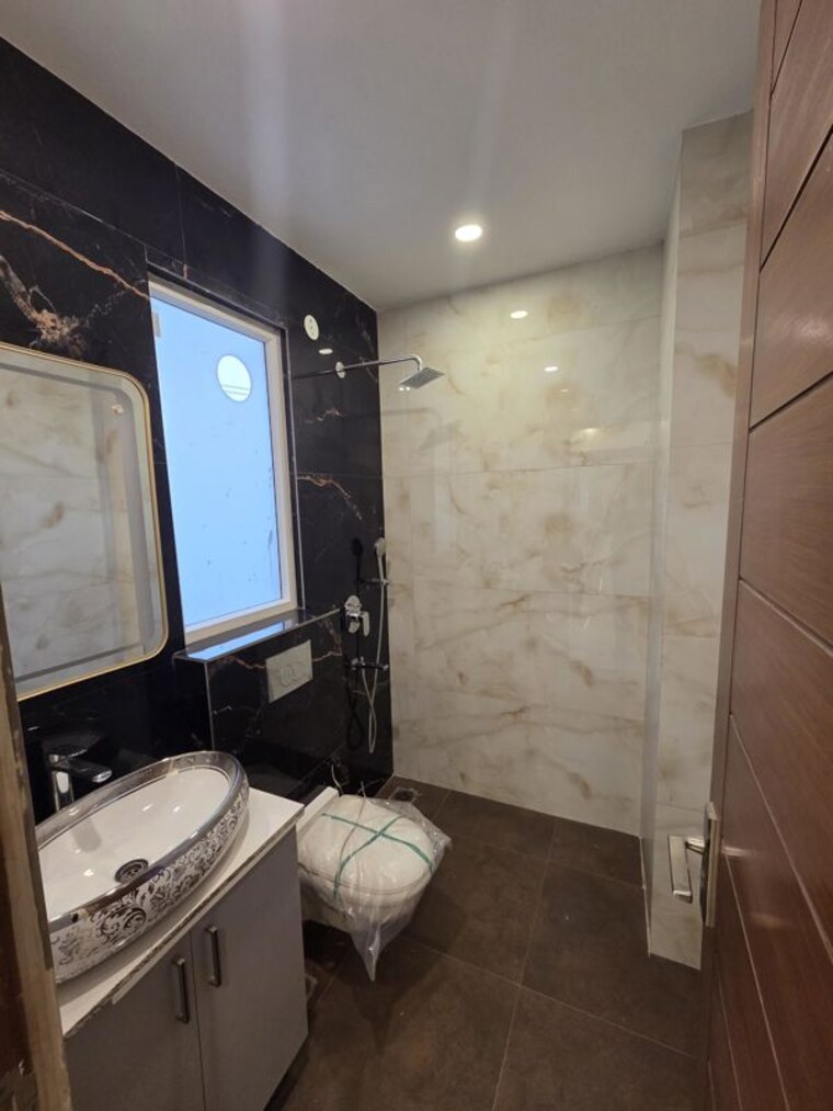 Bathroom, sector 21 3 Bedroom 1600 Sq.Ft. Builder Floor In Sector 21 Gurgaon 10695820