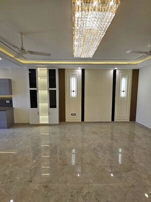 Room in 3 BHK Builder Floor at Sector 23 – for Rent