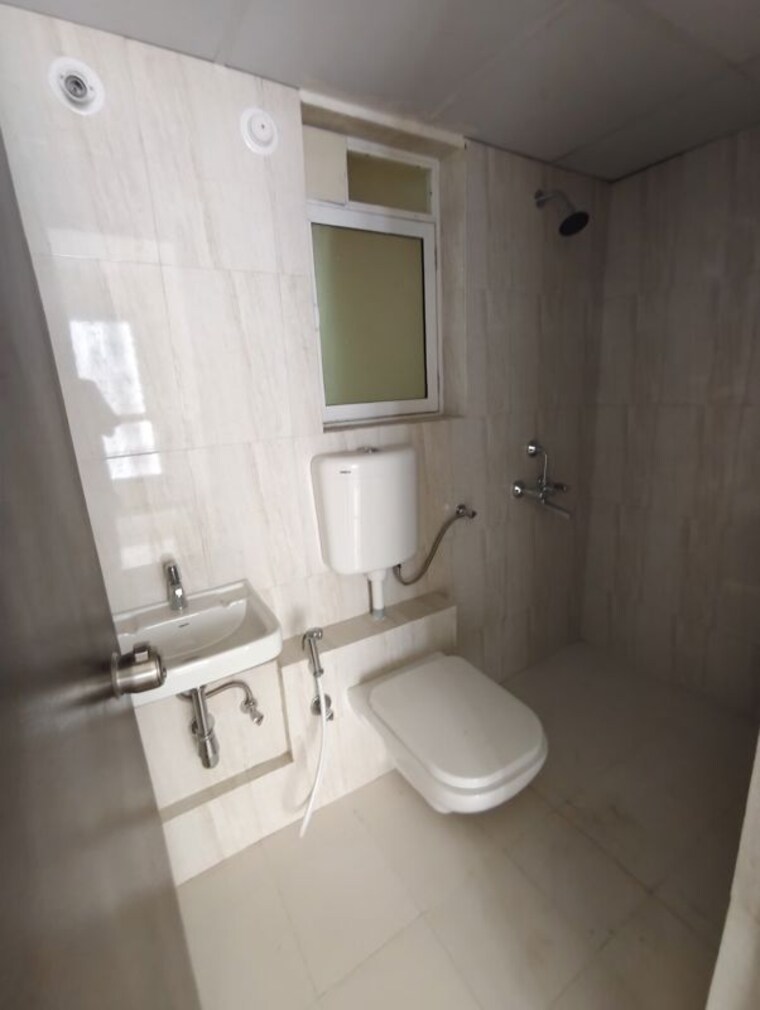 Bathroom, puranik-rumah-bali 1 Bedroom 426 Sq.Ft. Apartment In Ghodbunder Road Thane 10695831