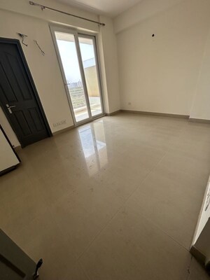 Room in 4 BHK Builder Floor at Sector 23a – for Rent