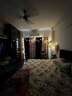 Bedroom in 3 BHK Builder Floor at Sector 23 – for Rent