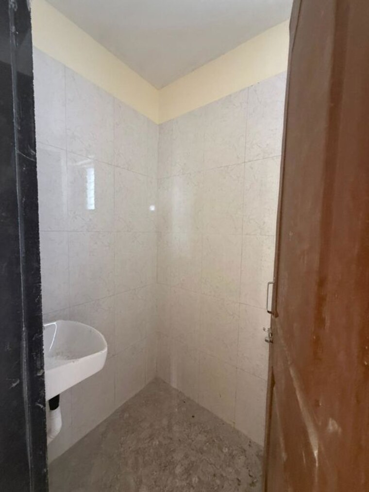 Bathroom, je-and-vee-shiv-krupa 1 Bedroom 421 Sq.Ft. Apartment In Malad East Mumbai 10695879
