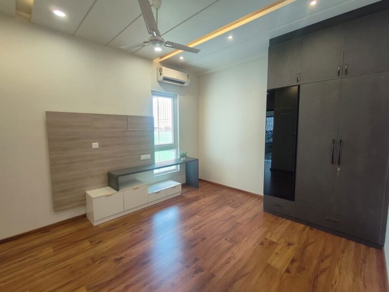 Room, uchdpl-samriddhi-homes 5 Bedroom 125 Sq.Yd. Villa In Sector 1 Wave City Ghaziabad 10695881