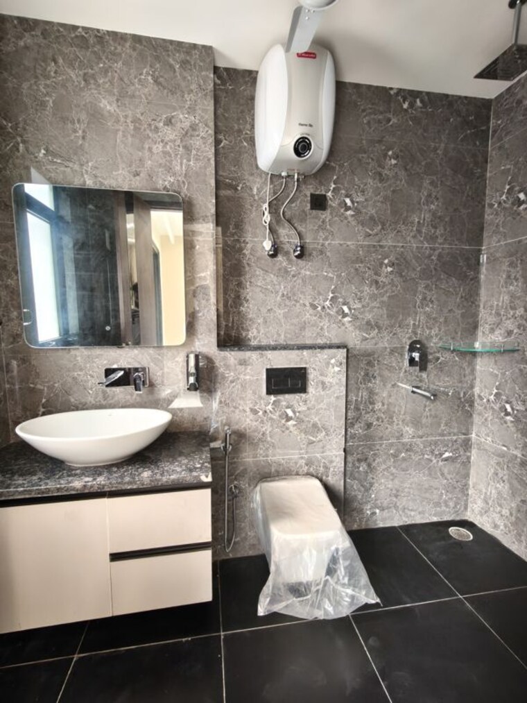 Bathroom, bptp-astaire-gardens 3 Bedroom 200 Sq.Yd. Builder Floor In Sector 70a Gurgaon 10695852