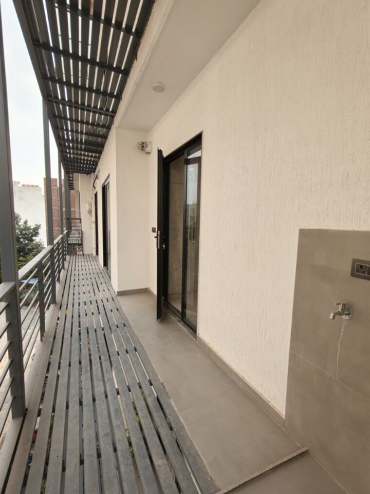 Balcony, bptp-astaire-gardens 3 Bedroom 200 Sq.Yd. Builder Floor In Sector 70a Gurgaon 10695852