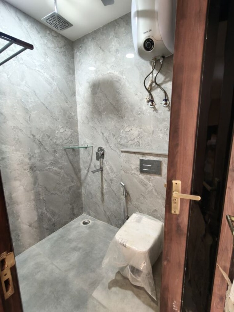 Bathroom, bptp-astaire-gardens 3 Bedroom 200 Sq.Yd. Builder Floor In Sector 70a Gurgaon 10695852