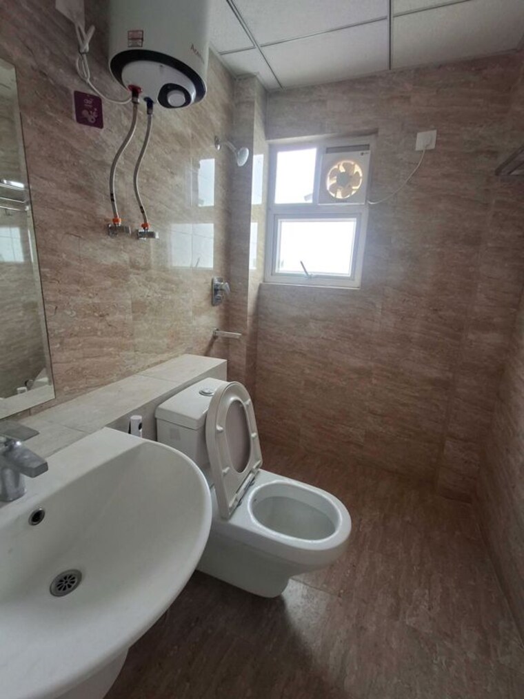Bathroom, sector 22 3 Bedroom 1600 Sq.Ft. Builder Floor In Sector 22 Gurgaon 10695919