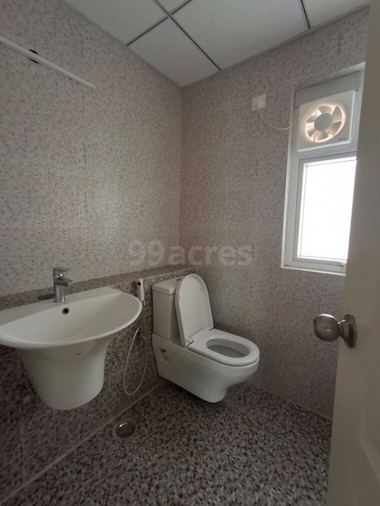 Bathroom, palam vihar 3 Bedroom 1600 Sq.Ft. Builder Floor In Palam Vihar Gurgaon 10695935