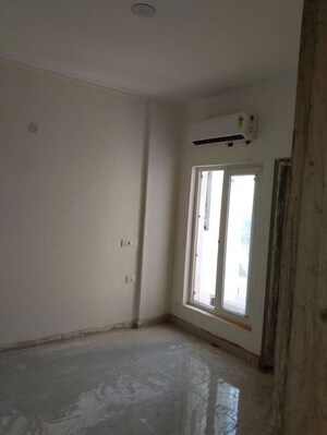 Room in 3 BHK Builder Floor at Palam Vihar – for Rent