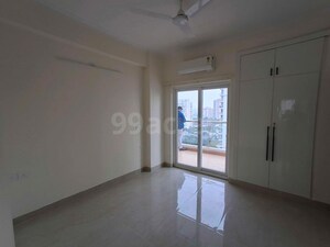 Room in 3 BHK Builder Floor at Palam Vihar – for Rent