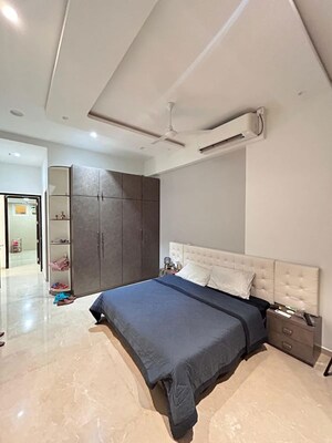 Bedroom in 3 BHK Apartment at Dadar West – for Rent