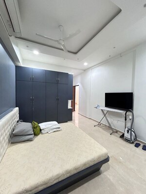 Master Bedroom in 3 BHK Apartment at Dadar West – for Rent
