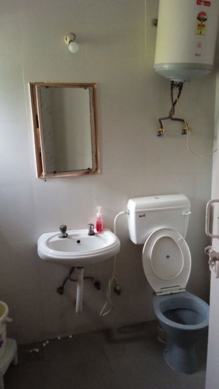Bathroom, rwa-apartments-sector-29 2.5 Bedroom 1200 Sq.Ft. Apartment In Sector 29 Noida 10695962