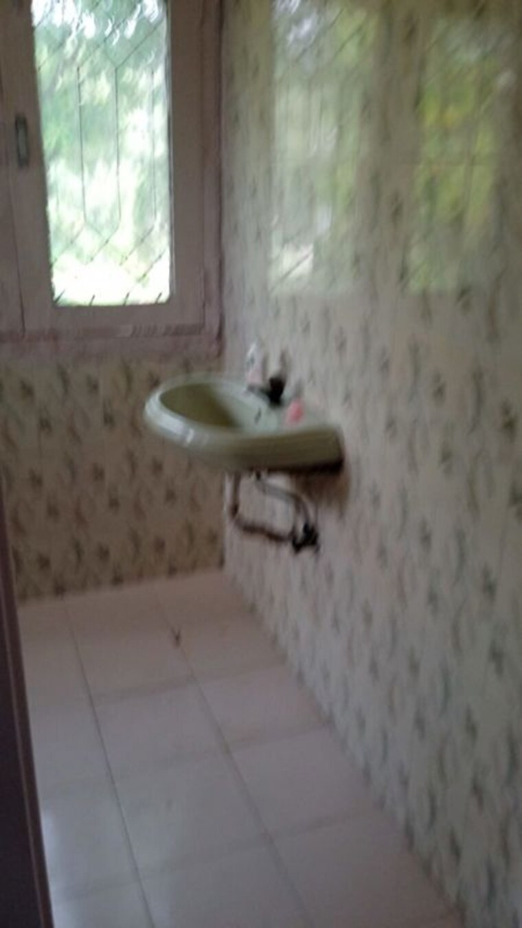 Bathroom, rwa-apartments-sector-29 2.5 Bedroom 1200 Sq.Ft. Apartment In Sector 29 Noida 10695962
