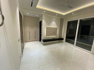 Room in 3 BHK Apartment at Ansal API Esencia, Sector 67 – for Rent