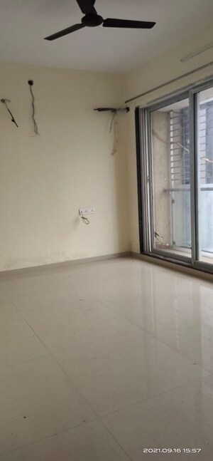 Room in 2 BHK Apartment at Aurum Q Residences, Ghansoli – for Sale